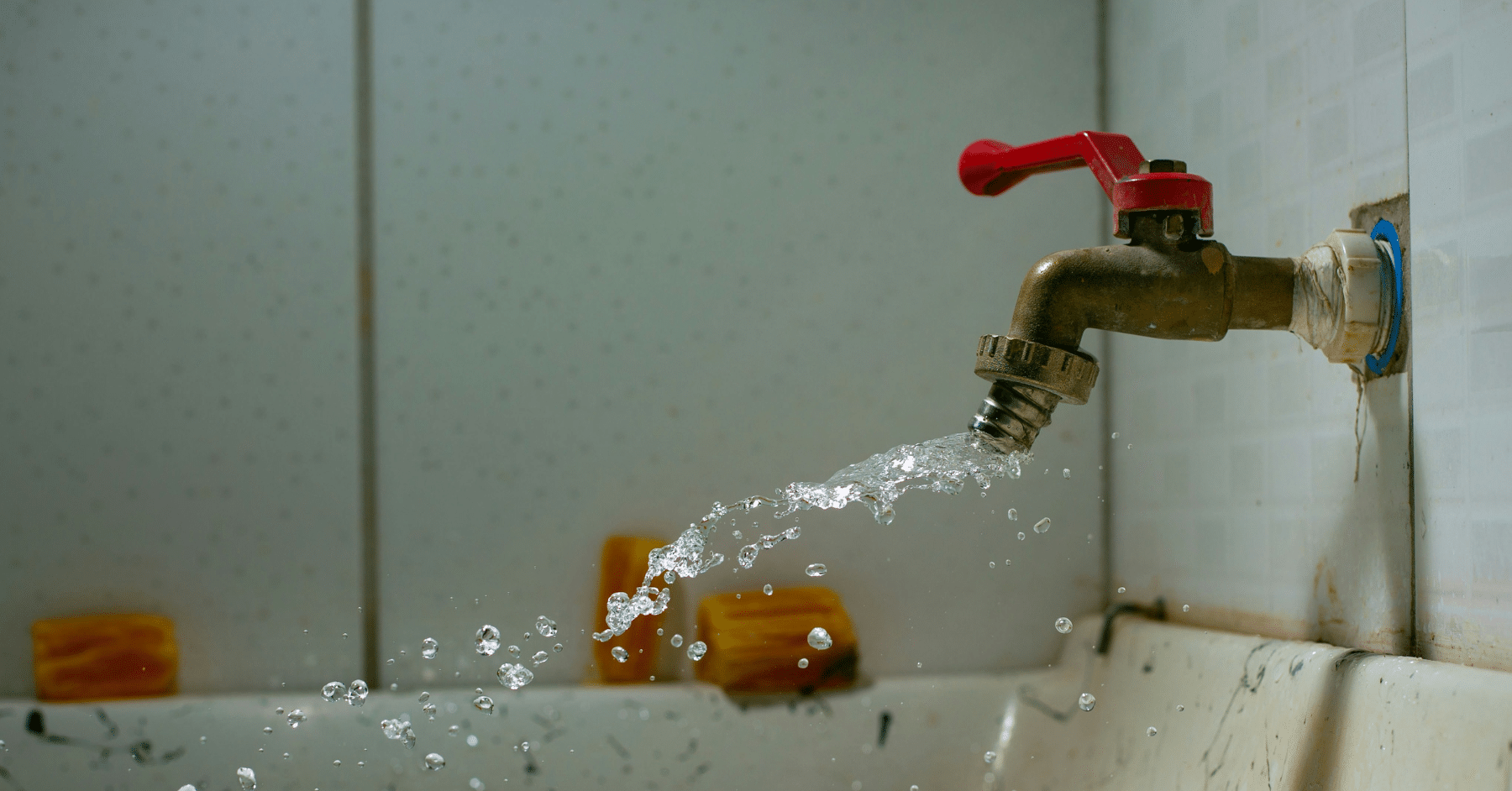 Photo by Ian Talmacs on Unsplash bathtub faucet leaking